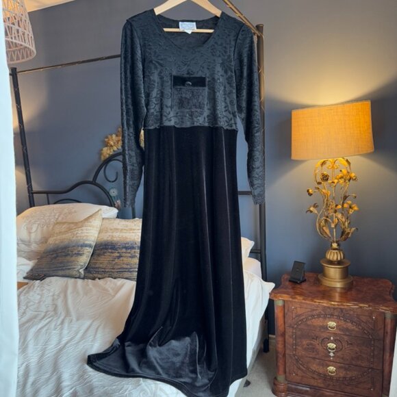 Vintage 90s Black Velvet Paisley Lace Witchy Boho Maxi Dress - Picture 1 of 9